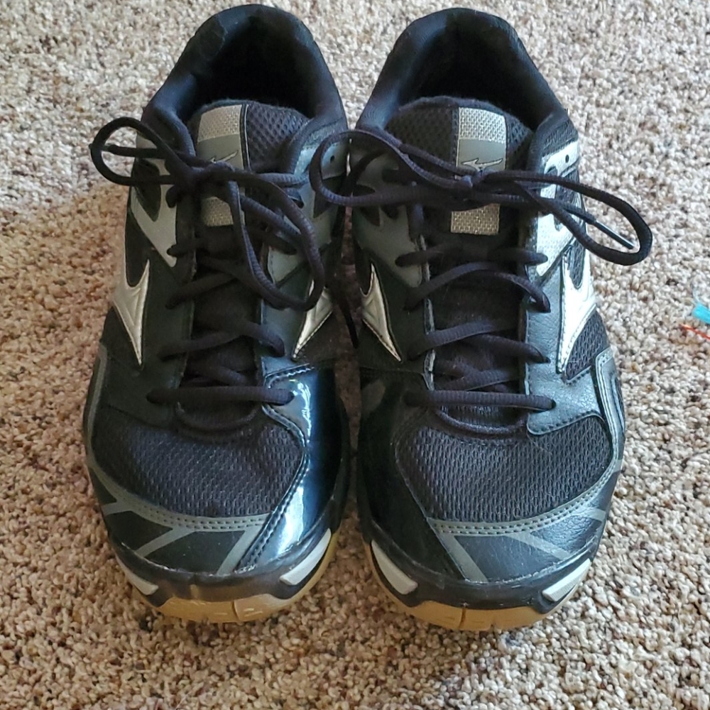 Mizuno volleyball shoes